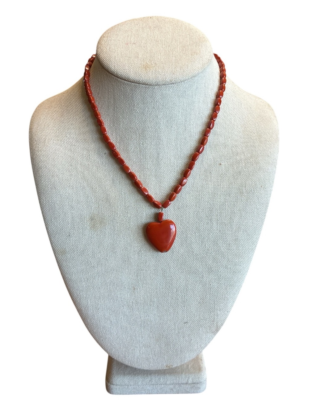 🔵 Red Heart Pendant Bead Necklace